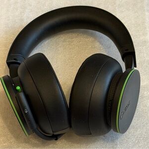 Xbox Wireless Black and Green Gaming Headset